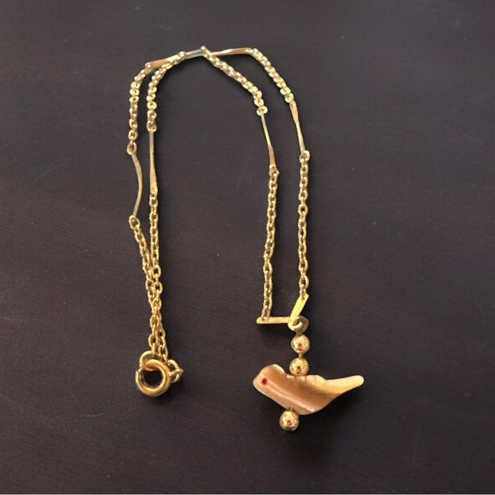 Vintage Carved MOP bird on a gold tone bar and oval link necklace 18”